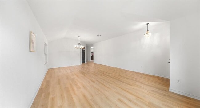 Building Photo - 2527 Crenshaw Dr