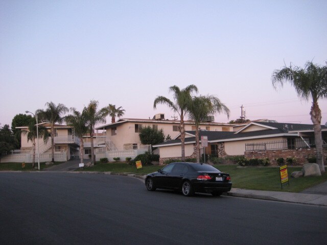 Building Photo - 2601 Bishop Dr