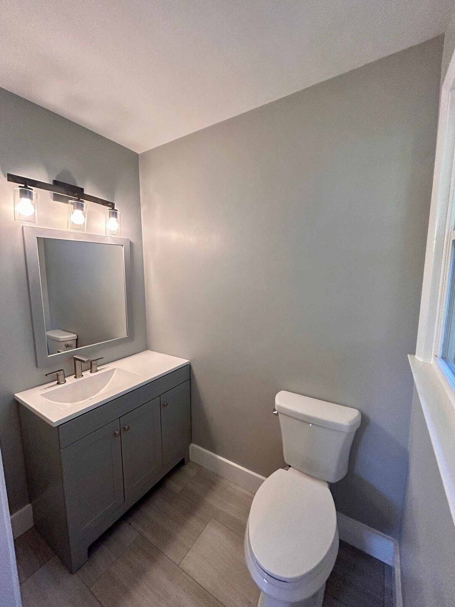 Building Photo - 553 Glenwood Dr