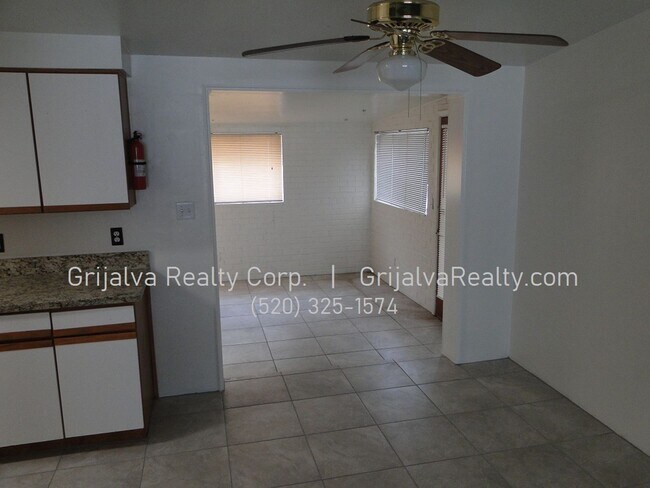 Building Photo - 1415 E Lester St