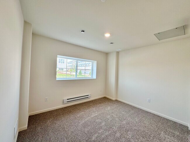Building Photo - 2259 Glacier St