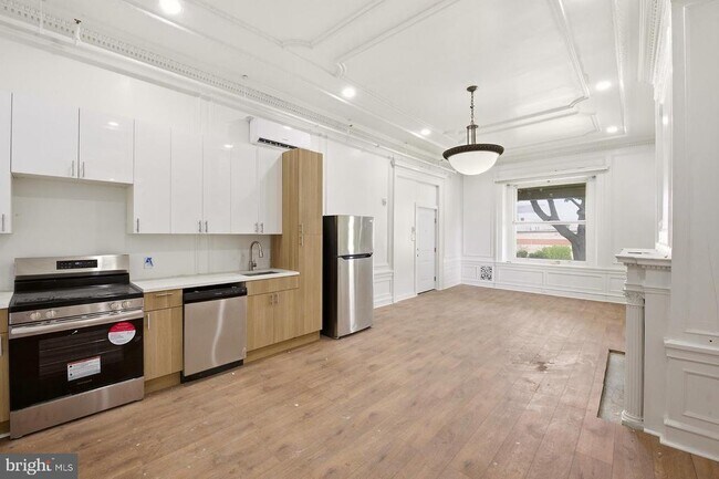 Building Photo - 6012 Ridge Ave
