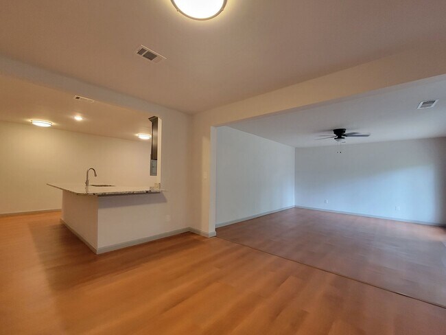 Building Photo - 5256 Eubanks Dr