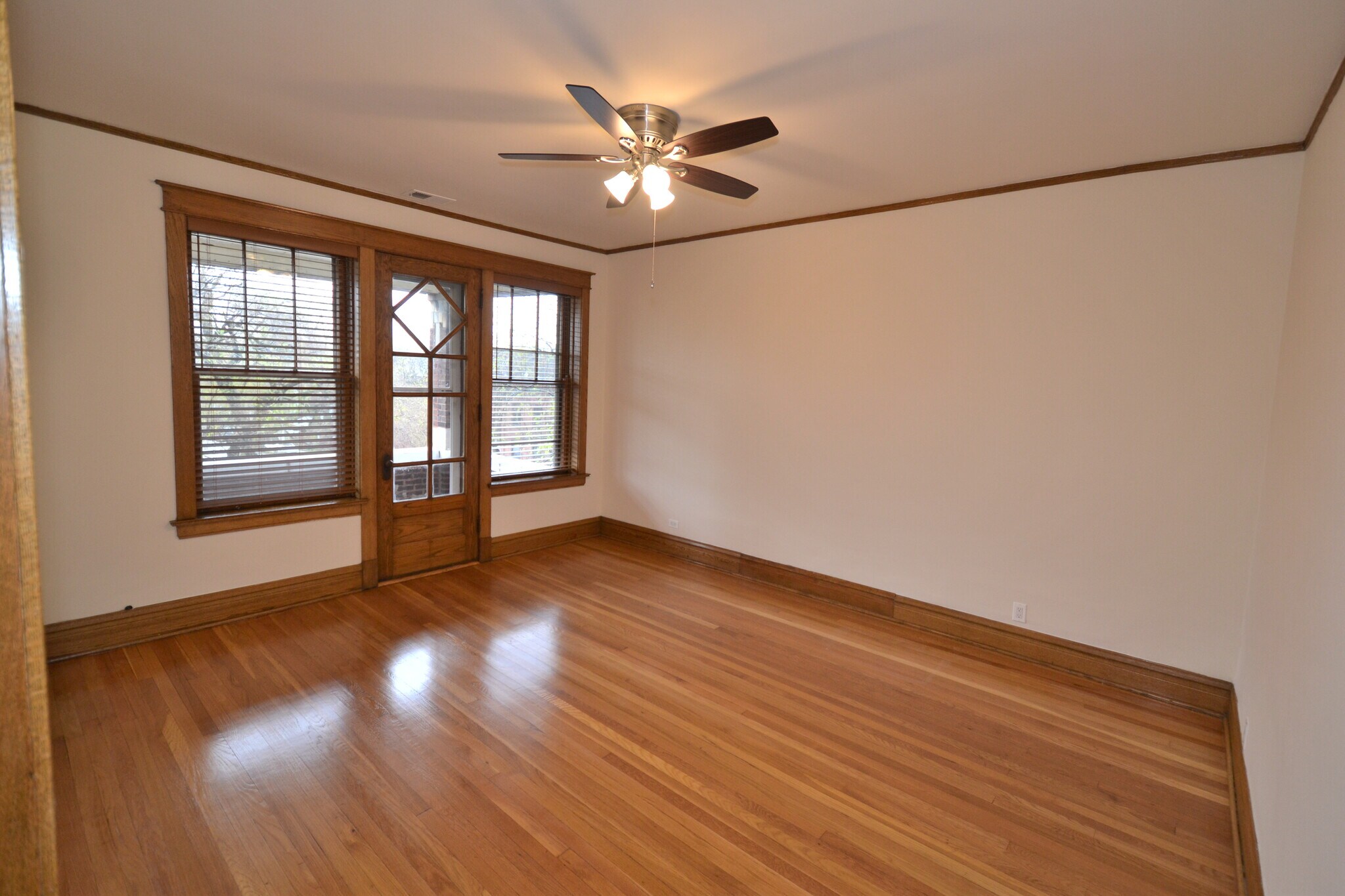 Building Photo - 3767 N Lakewood Ave