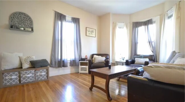 Building Photo - Modern 4-Bed, 2-Bath Near BU — Newly Renov...