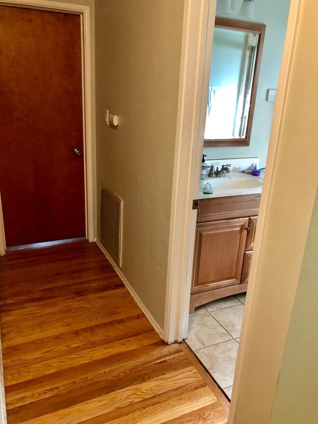 Building Photo - 4 Bedroom w/ POOL and Huge yard!