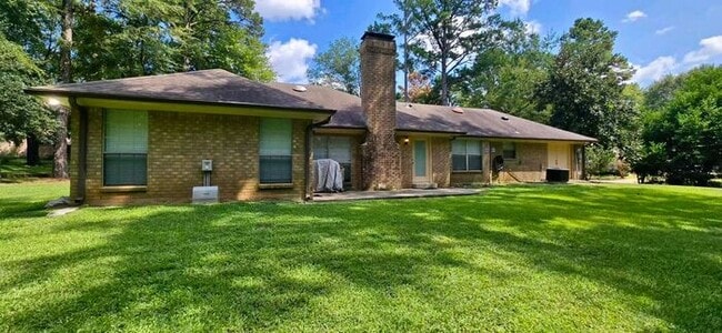 Building Photo - Updated 3-Bedroom 2.5 Bath Retreat in Whit...