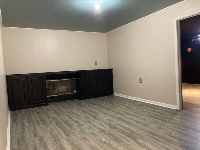 Building Photo - **Backyard offers Country Setting in City Limits**