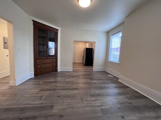 Building Photo - Internet included- 2BR apartment with office!