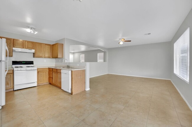 Building Photo - Beautiful 5 Bedroom! New Upgrades! / Coming Soon! 1/23!