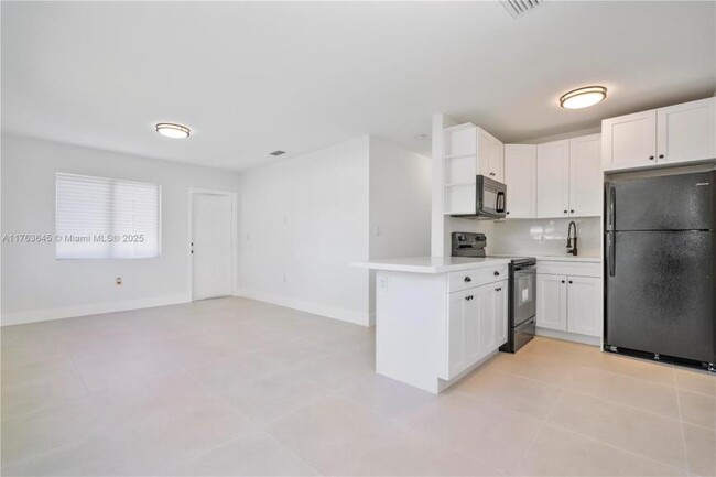 Building Photo - 2 bedroom in North Miami FL 33161