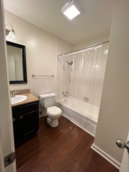 Building Photo - 503 E 6th St