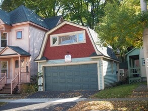 Building Photo - Avail. 6/1/26 Charming Efficiency-One Bloc...
