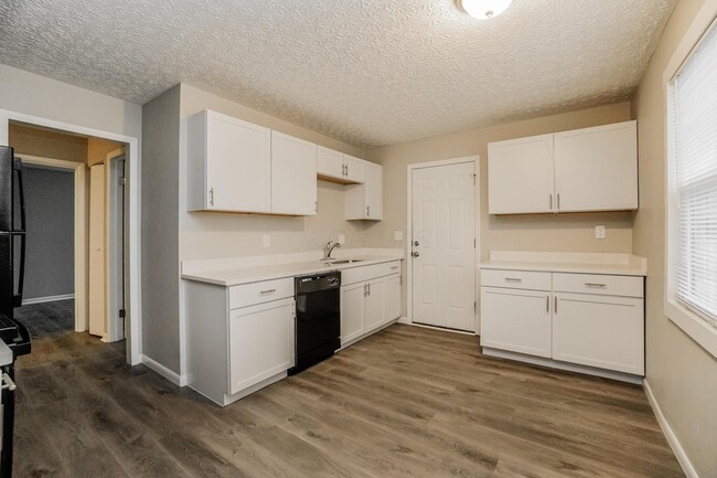 Building Photo - 2084 Belcher Dr