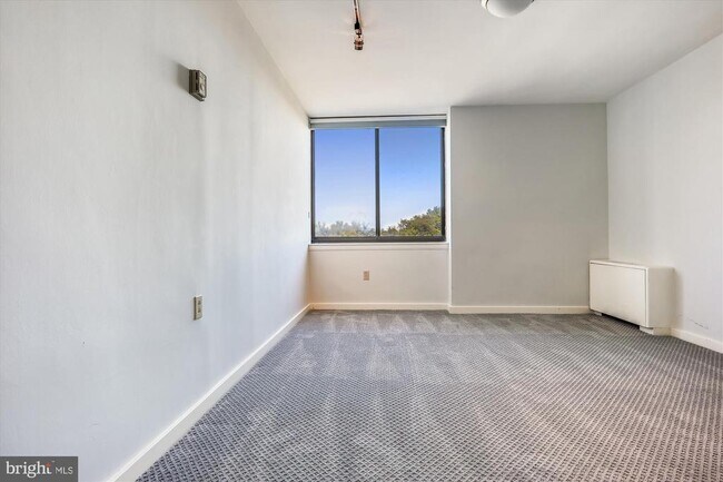Building Photo - 4390 Lorcom Ln