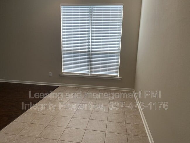 Building Photo - 115 N Pointe Dr