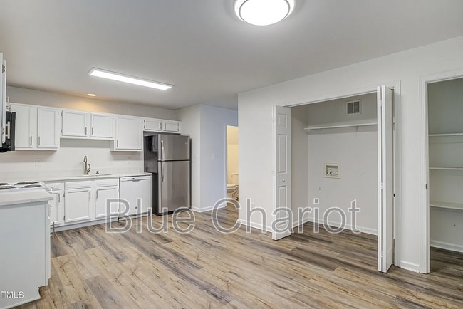 Building Photo - 1104 E Geer St