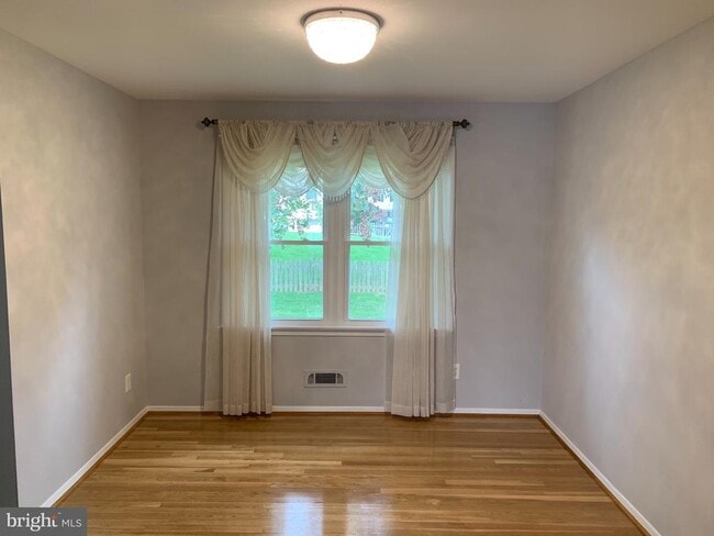 Building Photo - 18 Flanders Ridge Ct