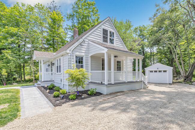 Building Photo - 189 Tashua Rd