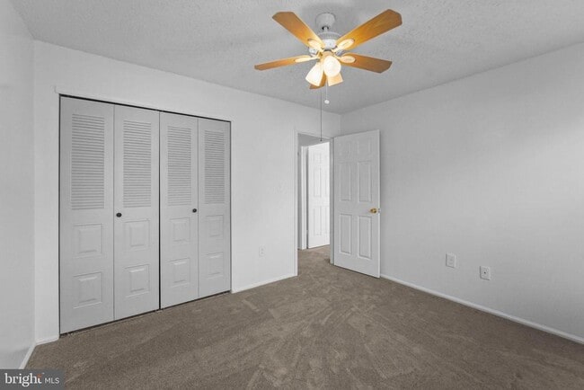 Building Photo - 194 Darwin Ln