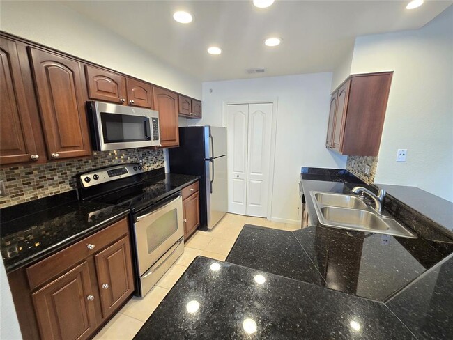 Building Photo - 6000 Shepherd Mountain Cove