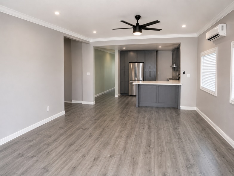Dining room - 1114 W 57th St