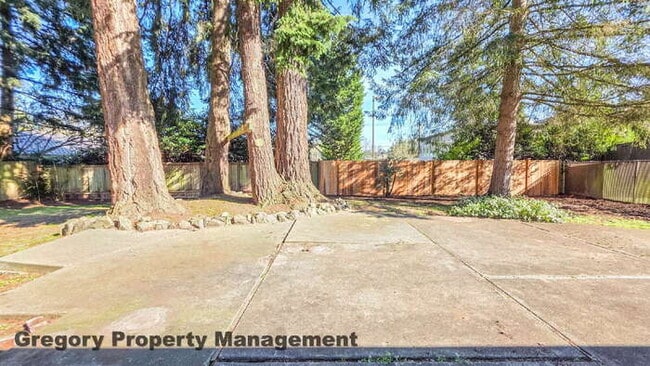 Building Photo - Edmonds Rambler – Prime Location & large back yard!