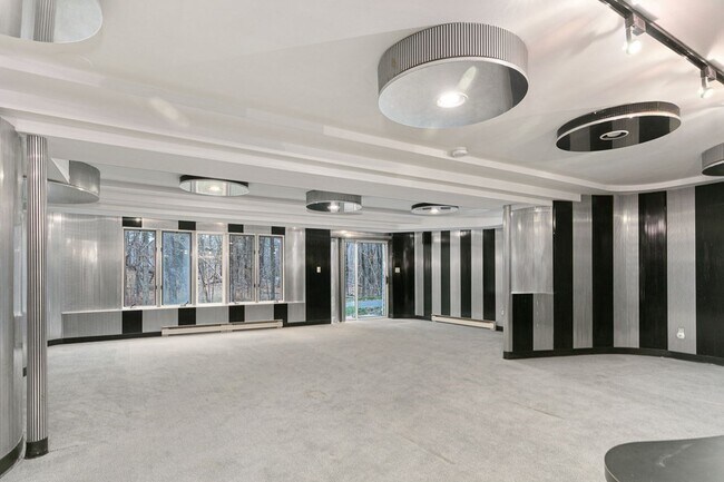 Building Photo - 1 Sutton Pl