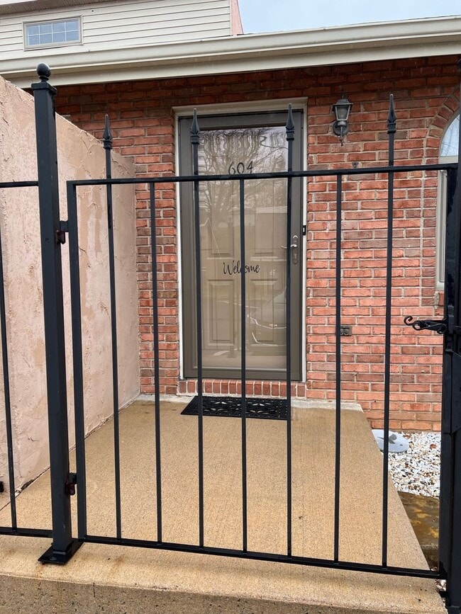 Building Photo - 2 bedroom/2.5 bath Condo Kingsport, TN