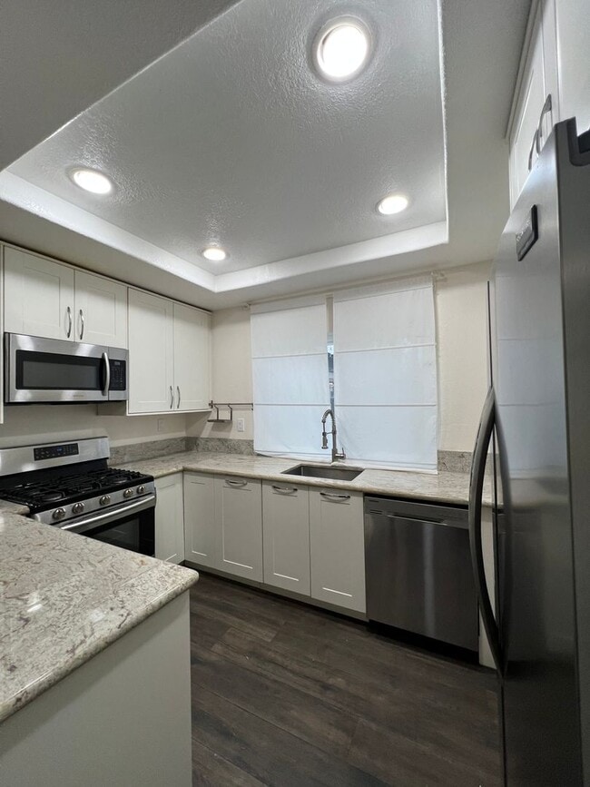 Building Photo - New to the Market! 2 Bed 2 Bath upgraded Tijeras Creek Villas home