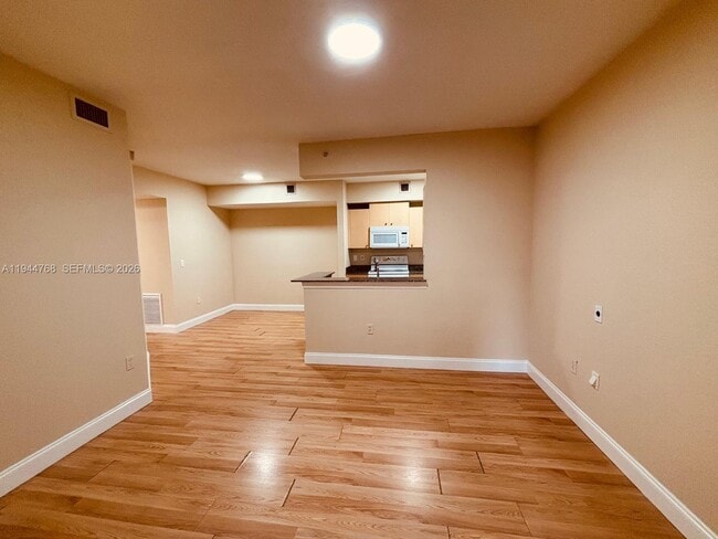 Building Photo - 2548 Centergate Dr