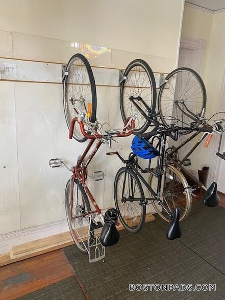 Building Photo - 139 Antrim St