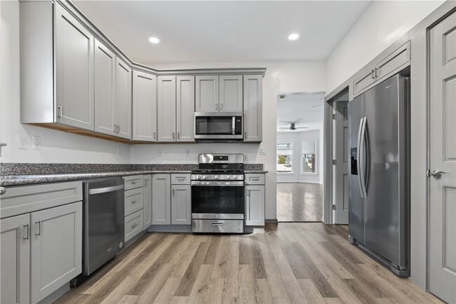 Building Photo - 38 Cedar St