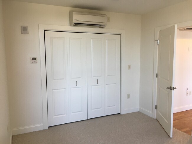 Building Photo - 875 Elm St