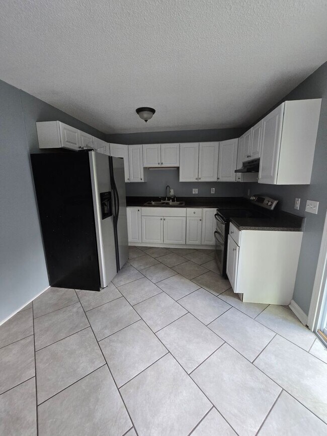 Building Photo - 520 Nottingham Dr