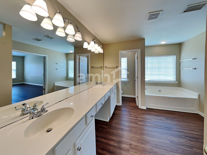 Building Photo - 10638 Claude Freeman Dr