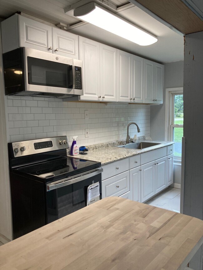 Building Photo - 108 S Main St