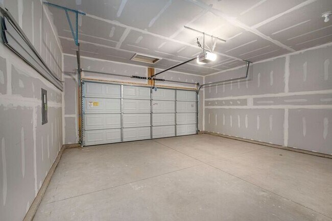Building Photo - 5673 Claremount St