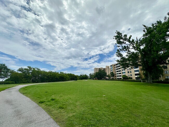 Building Photo - 2617 Cove Cay Dr