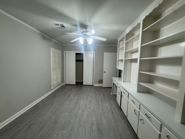 Building Photo - 3054 Merrimac Dr