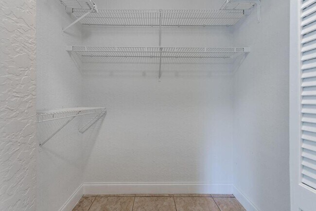 Building Photo - 1025 Staghorn St