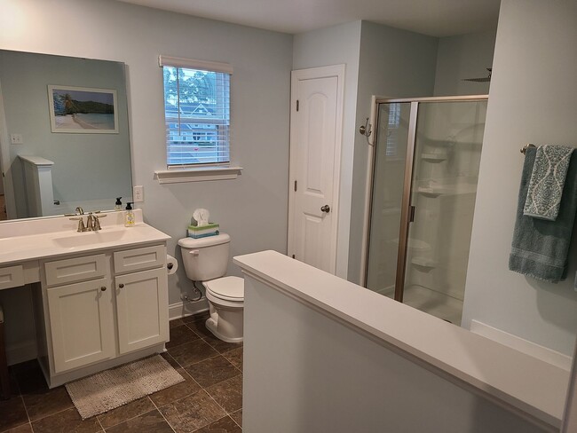 Building Photo - 4 Bed, 2.5 Bath located in Mimosa Bay Comm...