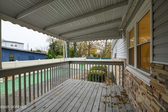 Building Photo - 136 7th St