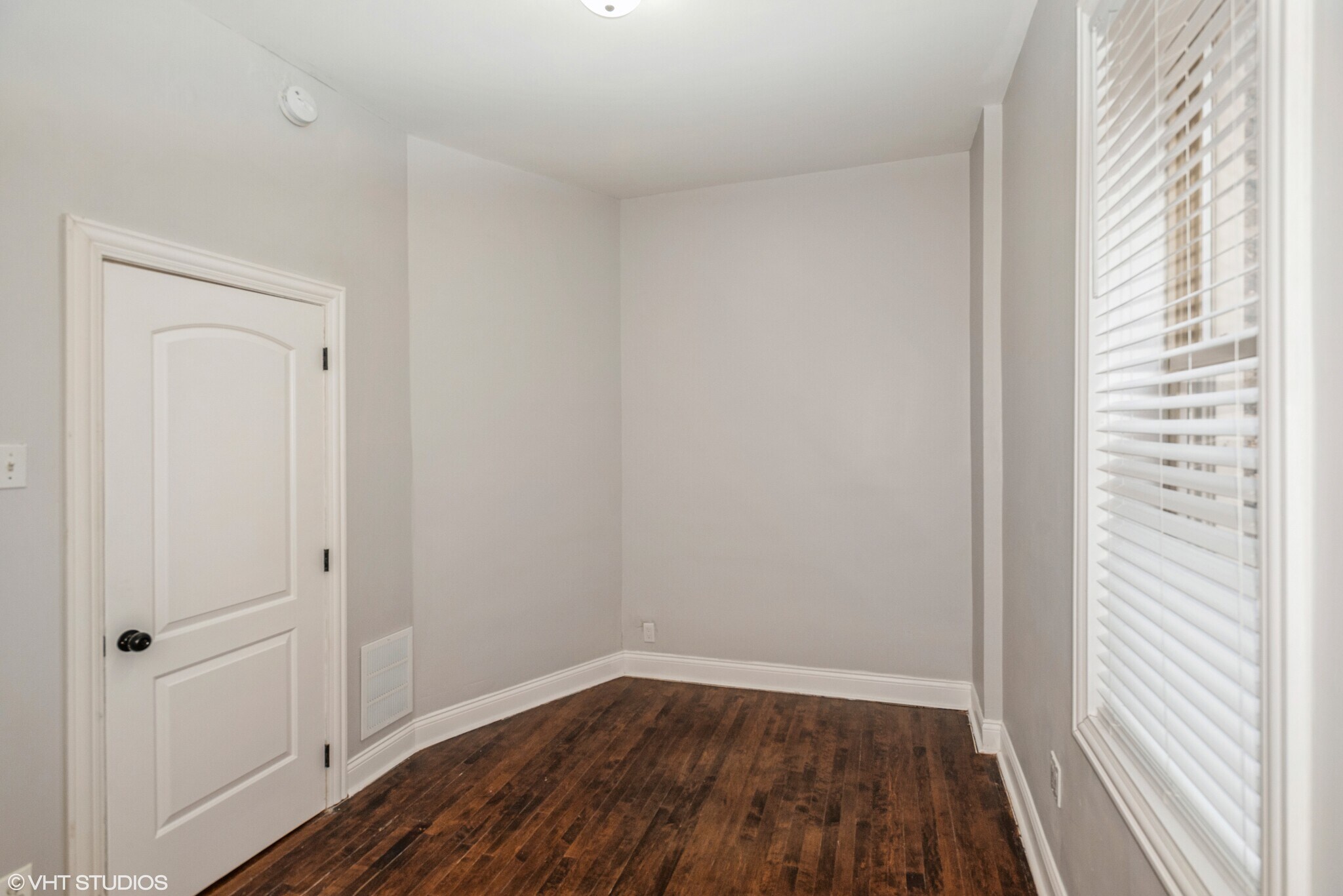 Bedroom - 6320 N Paulina St