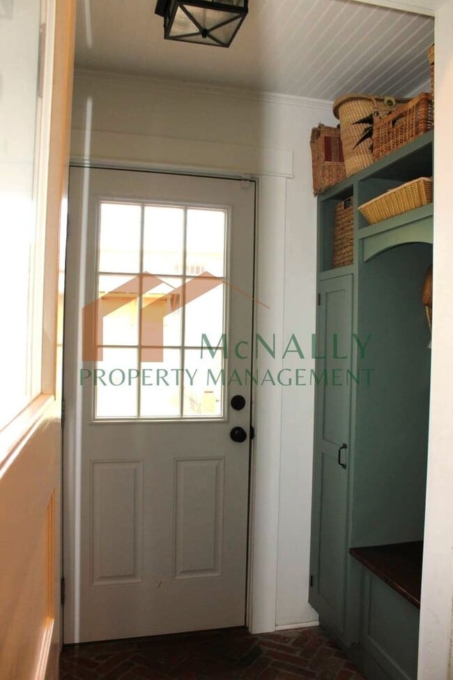 Building Photo - Charming Updated 3-Bedroom Craftsman in Central Tacoma