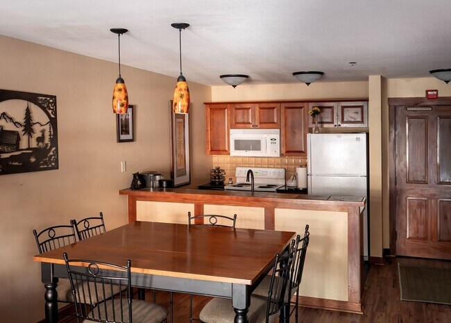 Building Photo - Available now! Solitude Luxury 1 bed / 1 bath Condo! Fully furnished!