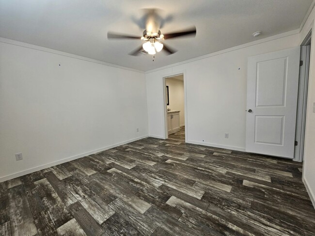 Building Photo - 6681 Hidden Oaks Dr