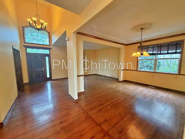 Building Photo - 2050 Rockland Dr