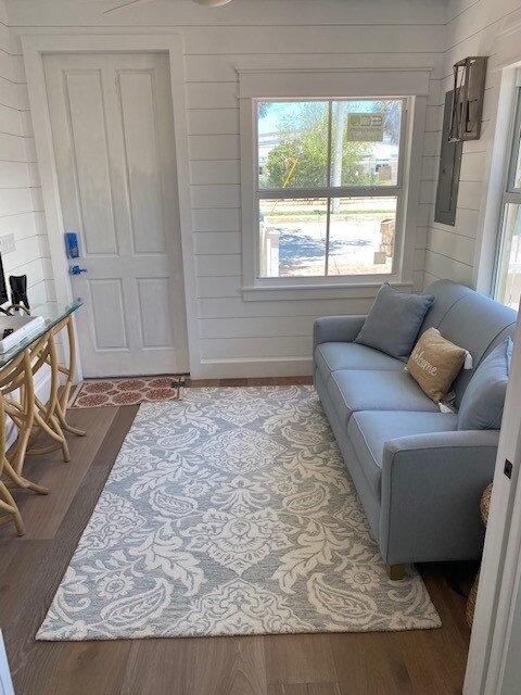 Den with pull out couch - 1102 Pearl St