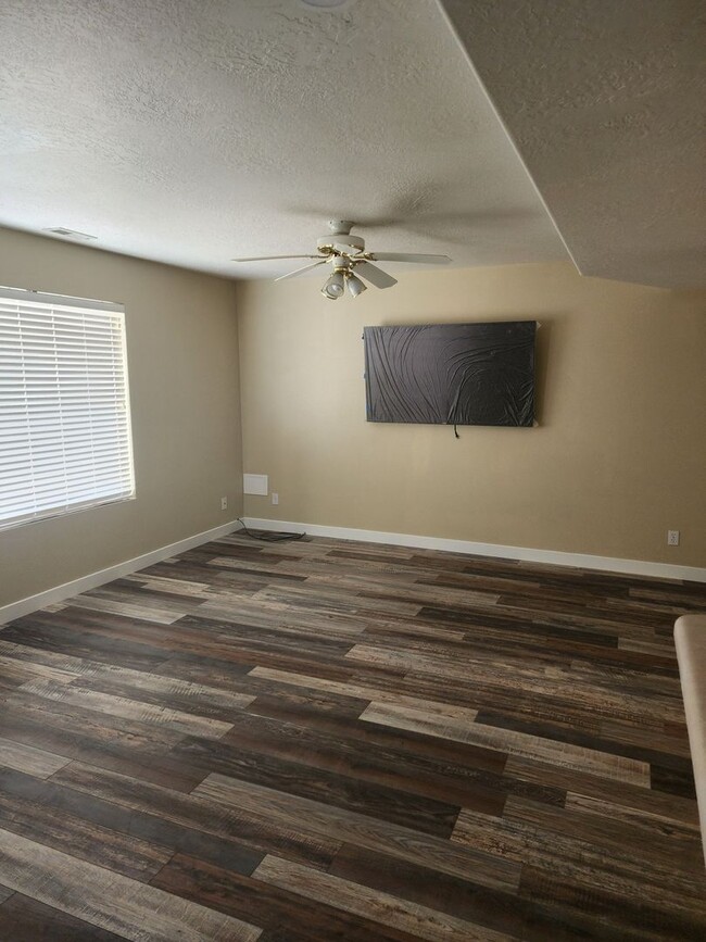 Building Photo - Updated home in Cedar City